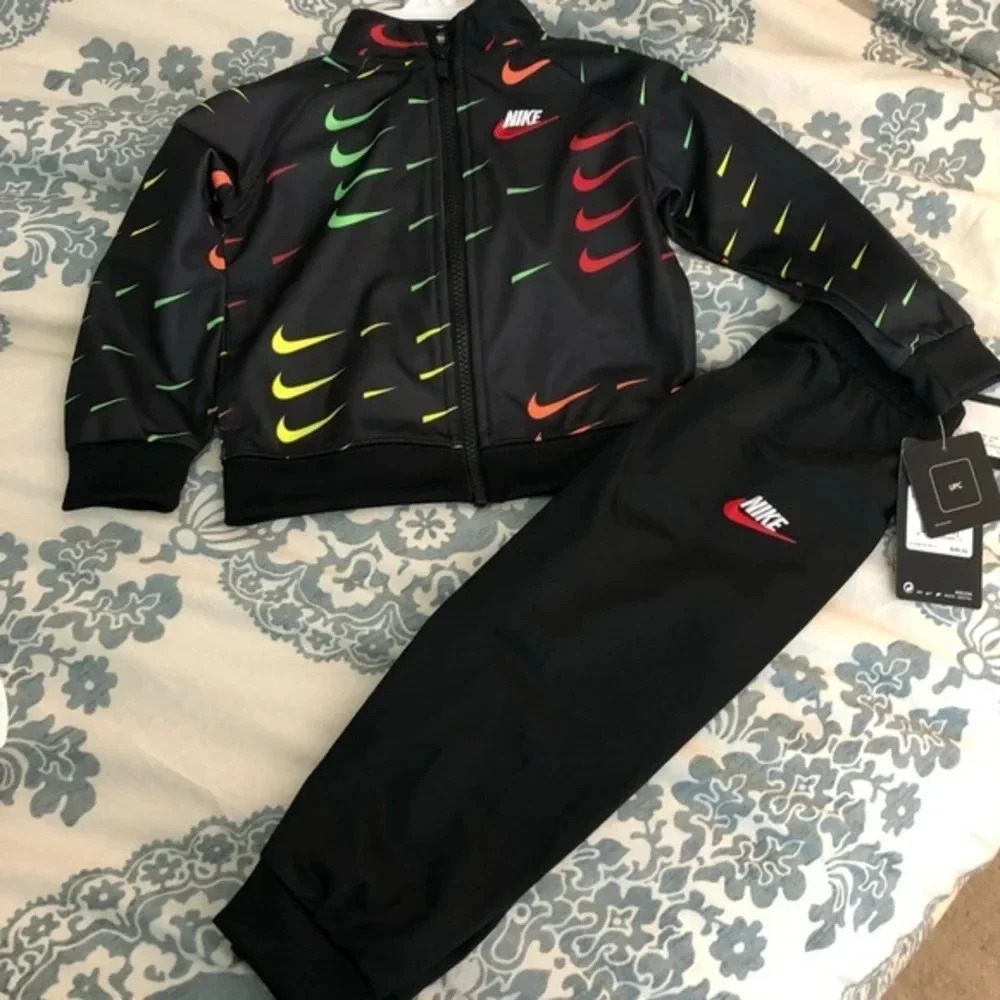 NWT black with bright swoosh Nike 2 piece set streetwear activewear